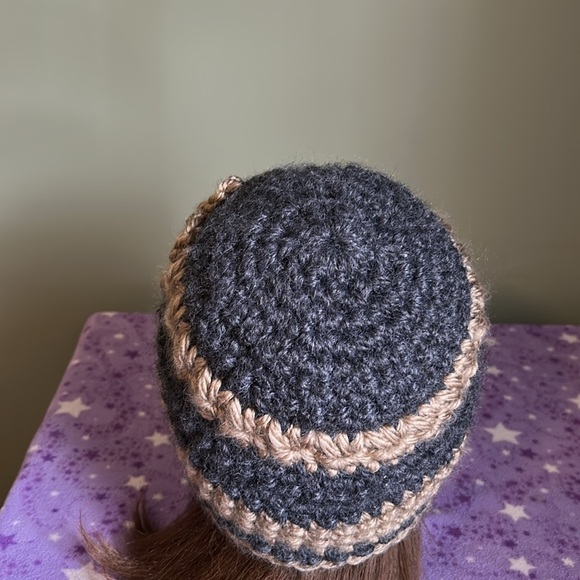 Crochet flower beanie medium soft acrylic and satin yarn new warm pretty - Picture 6 of 7